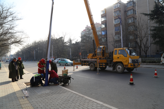 LED路灯道路亮化施工中