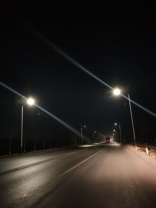 led太阳能路灯夜间照明